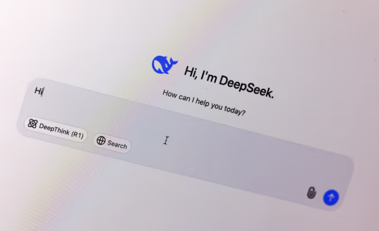 DeepSeek lucha por mantener su chatbot de IA en línea ante descargas masivas