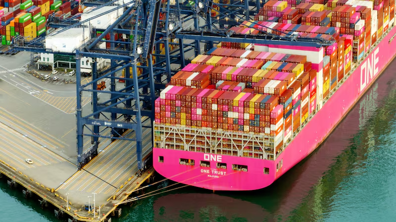 Exportaciones chinas a EE.UU. caen un 21%, pero se disparan a Asia y Europa